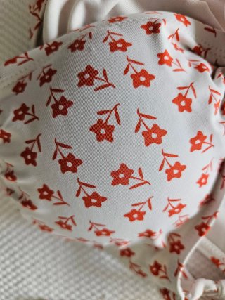 Bikini floral rojo y blanco