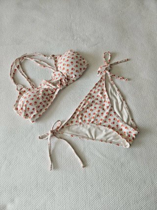 Bikini floral rojo y blanco