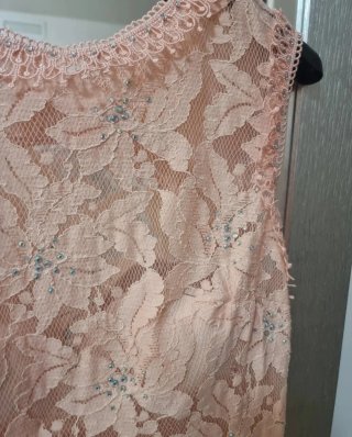 Vestido de fiesta rosa encaje