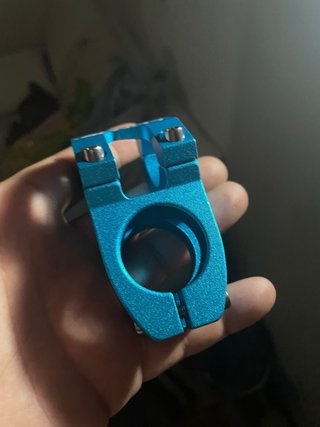 Potencia de bicicleta azul
