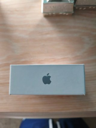 Apple AirPods 4