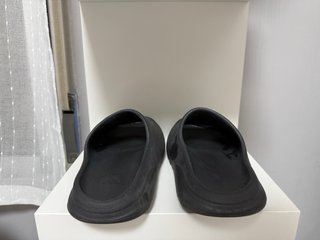 Chanclas Yeezy Slide Negras