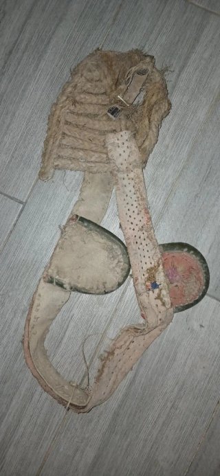 Arneses y bridas para caballos antiguos.