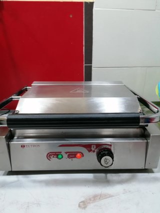Parrilla Eléctrica Eutron Tostadora Panini