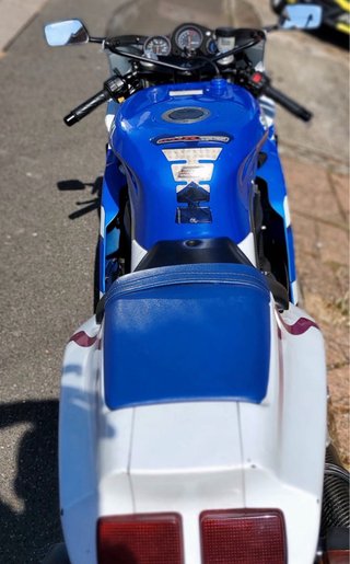 Suzuki GSXR 400 - Azul y Blanco