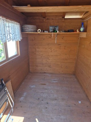 Caseta de madera marrón