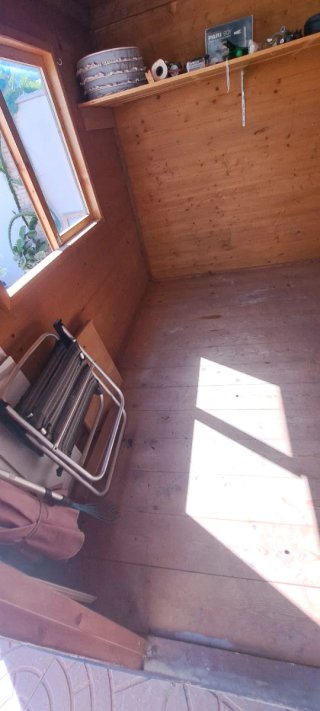 Caseta de madera marrón