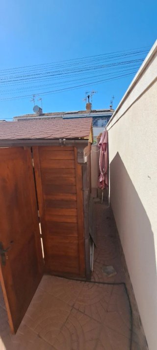 Caseta de madera marrón