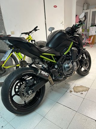 Kawasaki Z900 Negra y Verde