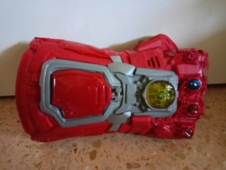 Guante electrónico rojo con luz