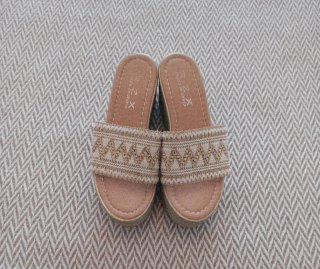 Chanclas plataforma mujer beige y dorado