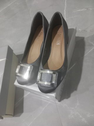 Scarpe eleganti grigie con fibbia strass 36.