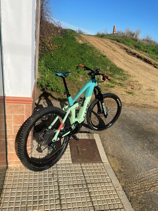 Bicicleta Eléctrica Cube