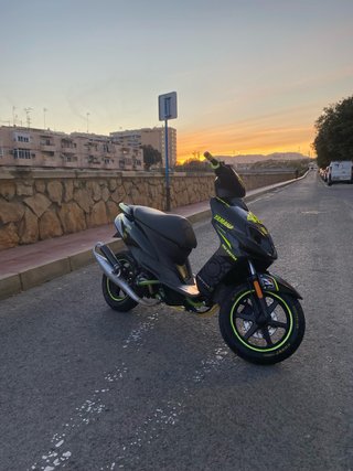 Yamaha Jog RR scooter
