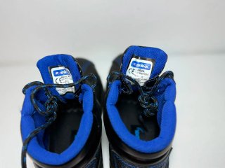 Botas de seguridad negras y azules