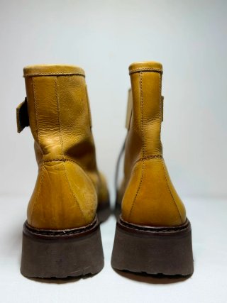 Botas de cuero amarillas