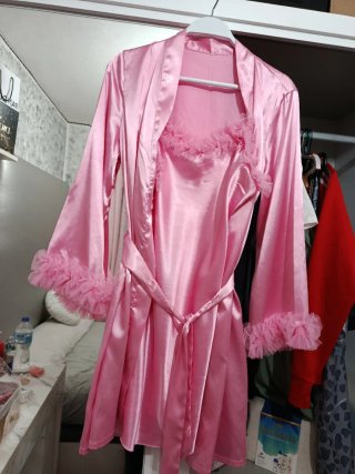Conjunto camisón y bata rosa