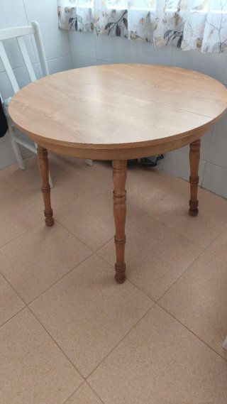Mesa redonda de madera extensible