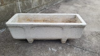Jardinera de piedra rectangular