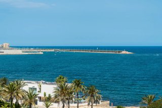 Alquiler vacacional. Vistas al mar y piscina.