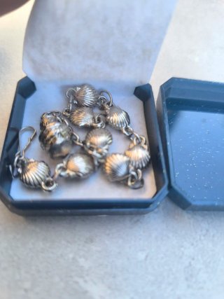 Pulsera de plata con conchas