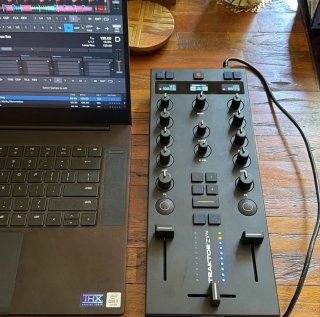 Controlador DJ Native Instruments Traktor Z1 MK2