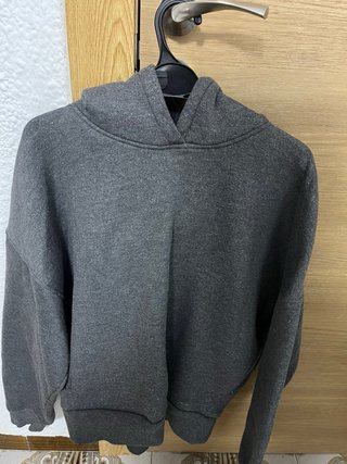 Sudadera gris con brillo
