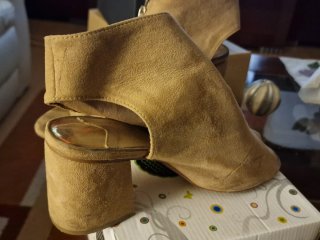 Botines tacón ante beige cremallera 40