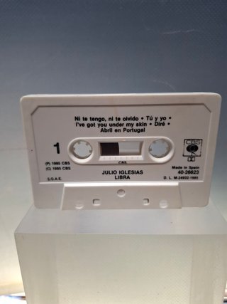 Casete, Julio Iglesias, Libra