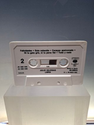 Casete, Julio Iglesias, Libra