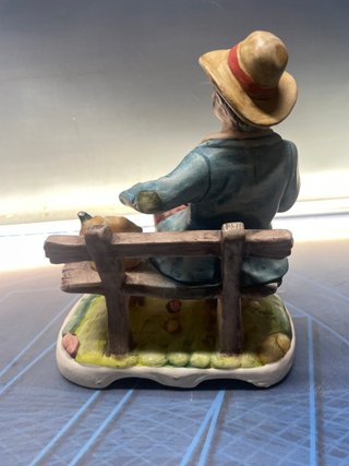 Figura Tipo Capodimonte, Vagabundo en el banco 20x17x12 CM