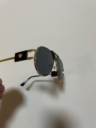 Occhiali da sole Versace Y2k dorati e neri