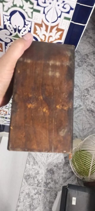 Baúl pequeño antiguo decorado