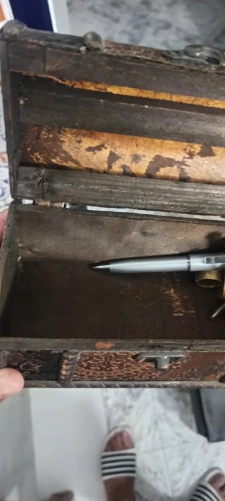 Baúl pequeño antiguo decorado