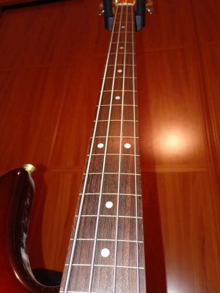 YAMAHA BBG4 FRETLESS Bajo Eléctrico