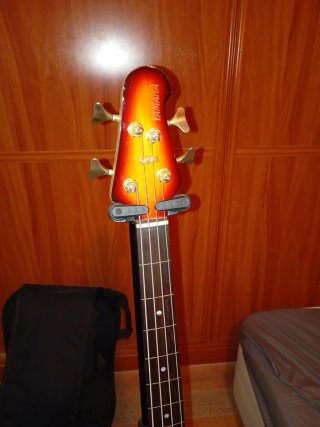 YAMAHA BBG4 FRETLESS Bajo Eléctrico