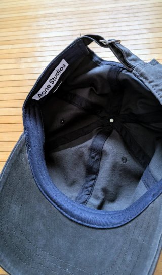 Gorra Acne Studios Negra Rosa