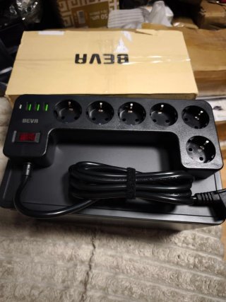 Régua de tomadas BEVA com 6 tomadas e 4 USB