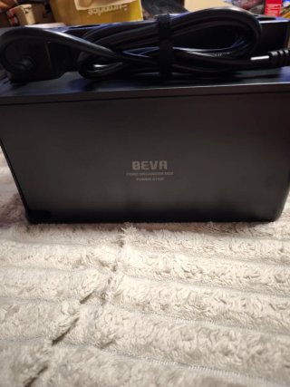 Régua de tomadas BEVA com 6 tomadas e 4 USB