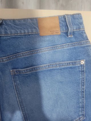 Pantaloneta vaquera azul talla 42