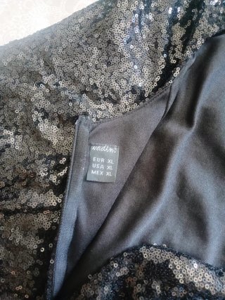 Vestido negro lentejuelas manga larga