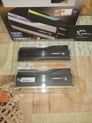 2x16GB DDR5 6400MHz CL32 Trident Z5 RGB