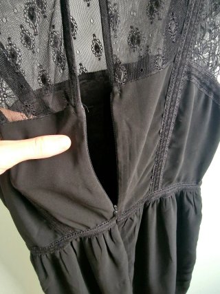 Vestido mini negro encaje