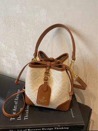 Bolso cubo CAROL relieve beige/marrón