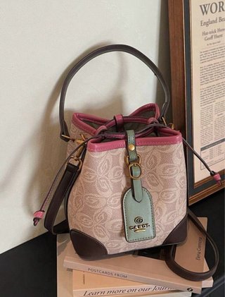 Bolso cubo CAROL relieve beige/marrón