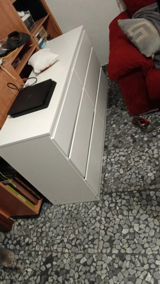 Cómoda blanca de madera