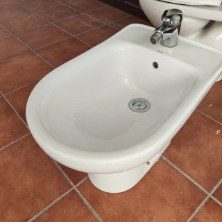 Bidé de cerámica blanco