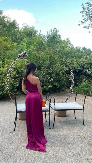 Vestido rosa largo con abertura