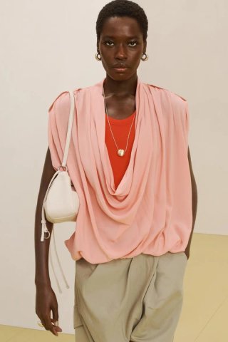 ZARA Bolso alargado en piel