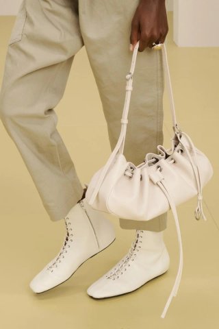 ZARA Bolso alargado en piel